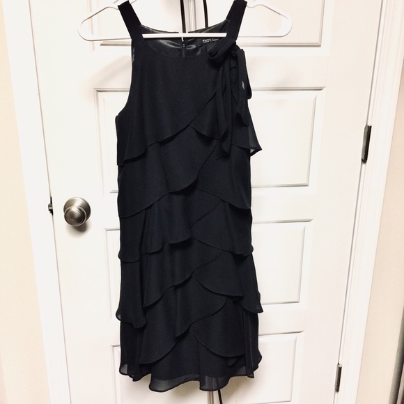 White House black market ruffles dress - Picture 1 of 8